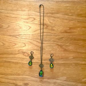 Opalescent necklace and earring set